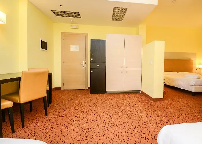 Regal Hotel 3*
