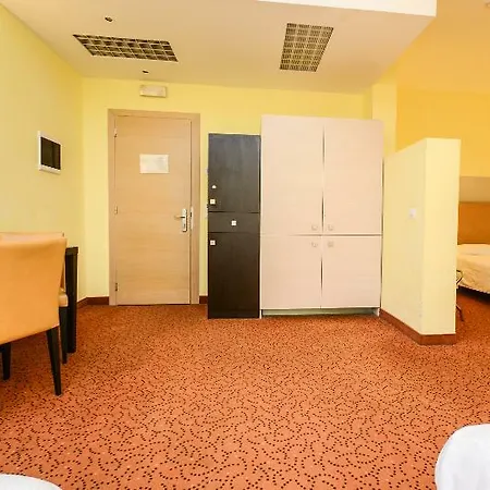 Regal Hotel 3*