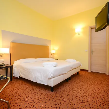 Regal Hotel 3*