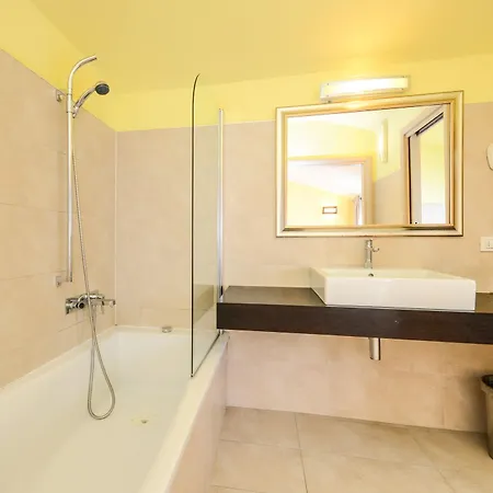 Regal Hotel 3*